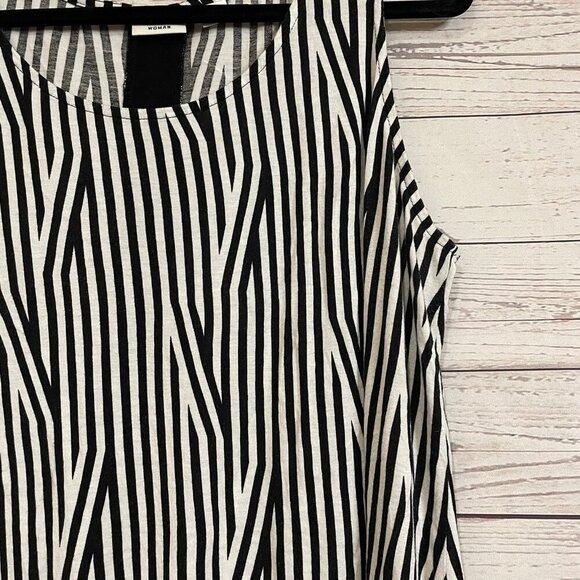 Cato Black and White Sleeveless Tank with Sharkbite Hemline, Size 18/20W - Picture 2 of 4